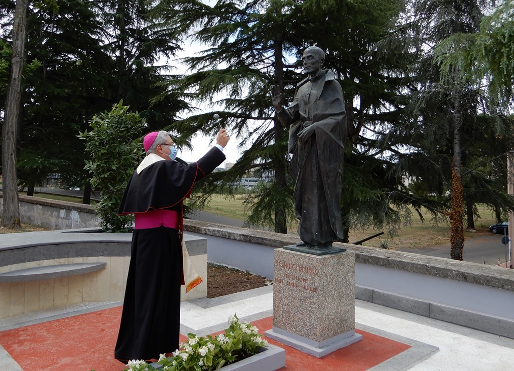 3. La benedizione della statua di San Camillo de Lellis