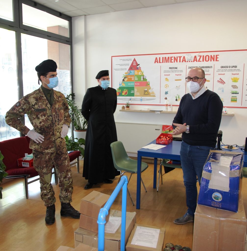 4 Spilimbergo, i carristi consegnano al Don Radesco Spilimbergo, i carristi consegnano al Don Radesco