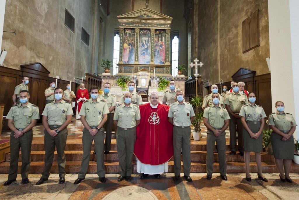 4. Foto ricordo al termine della Liturgia