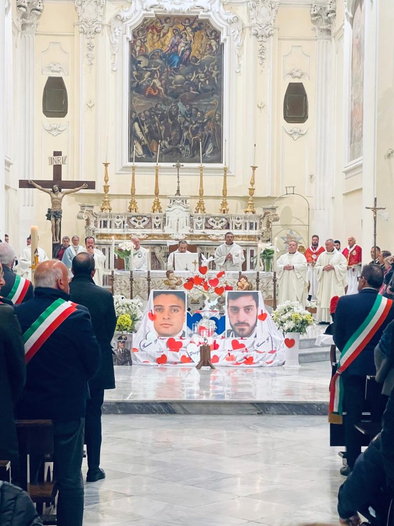 Campagna una fiaccolata per i due Carabinieri