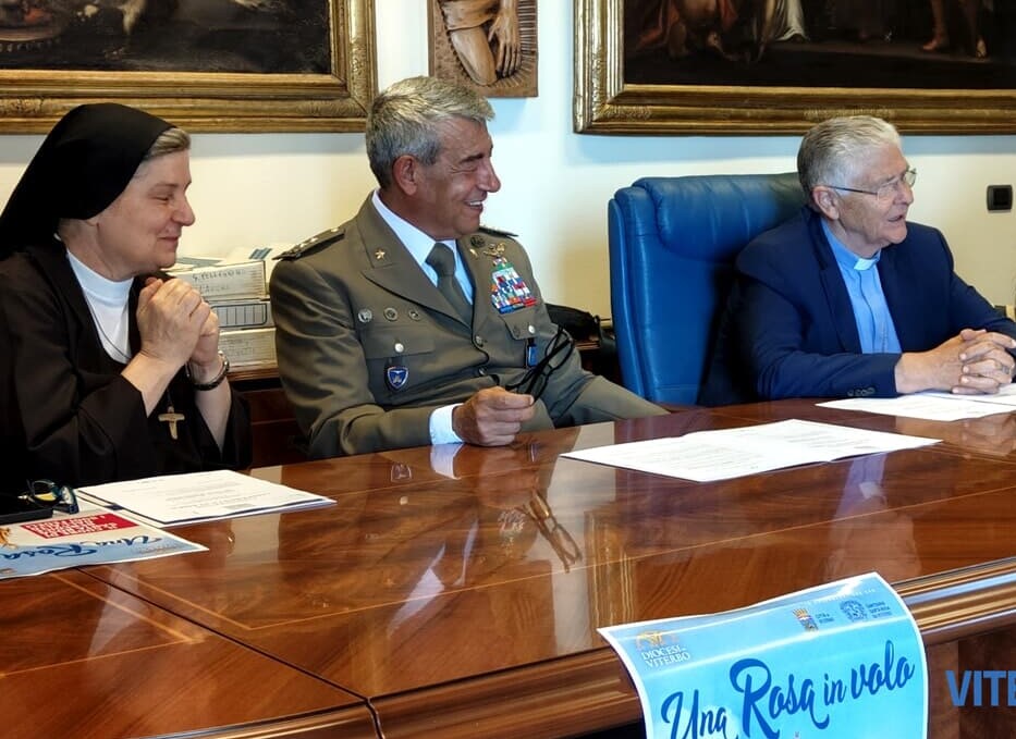 Conferenza benedizione dall’alto con il cuore di santa Rosa
