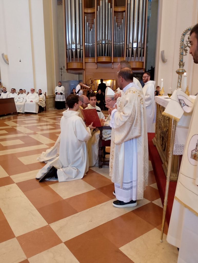 FOTO ORDINAZIONE Raimondo La Valle