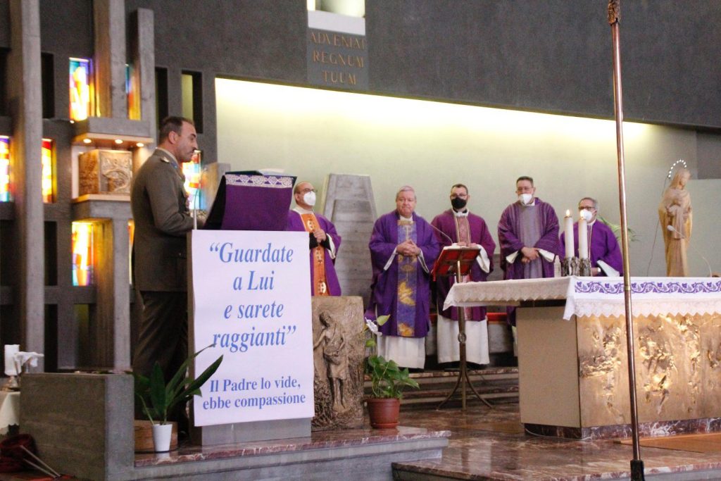 Foto 3 Il discorso del Colonnello Cardillo al termine della funzione religiosa