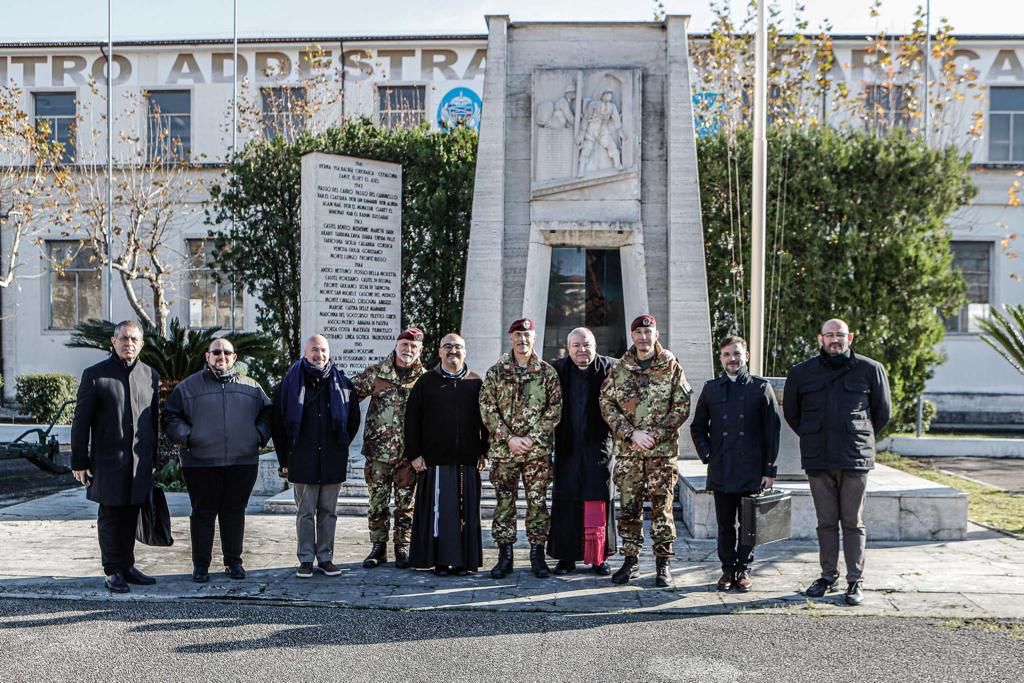 L’Ordinario incontra i paracadutisti della Brigata Folgore 12