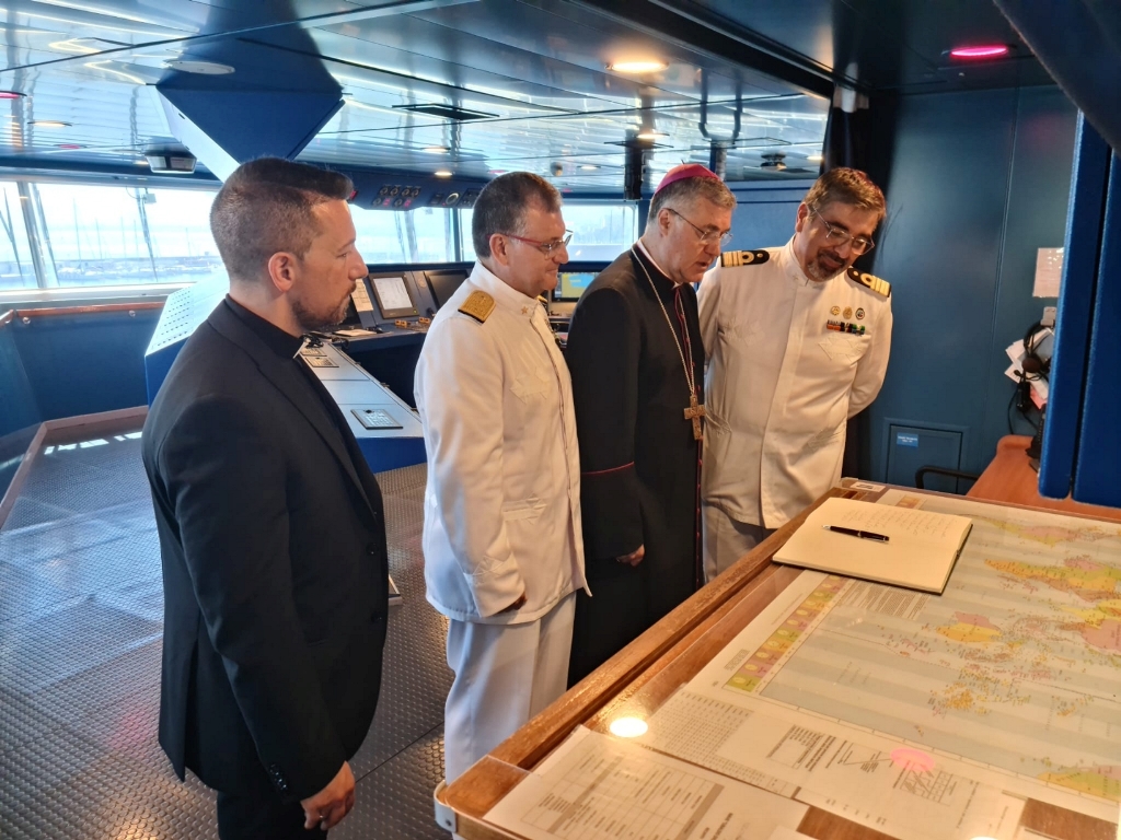 Le reliquie di Santa Rosalia a bordo di nave Diciotti 1