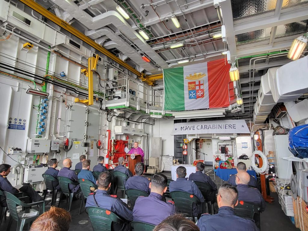 Nave Carabiniere a Salerno festeggia Santa Barbara