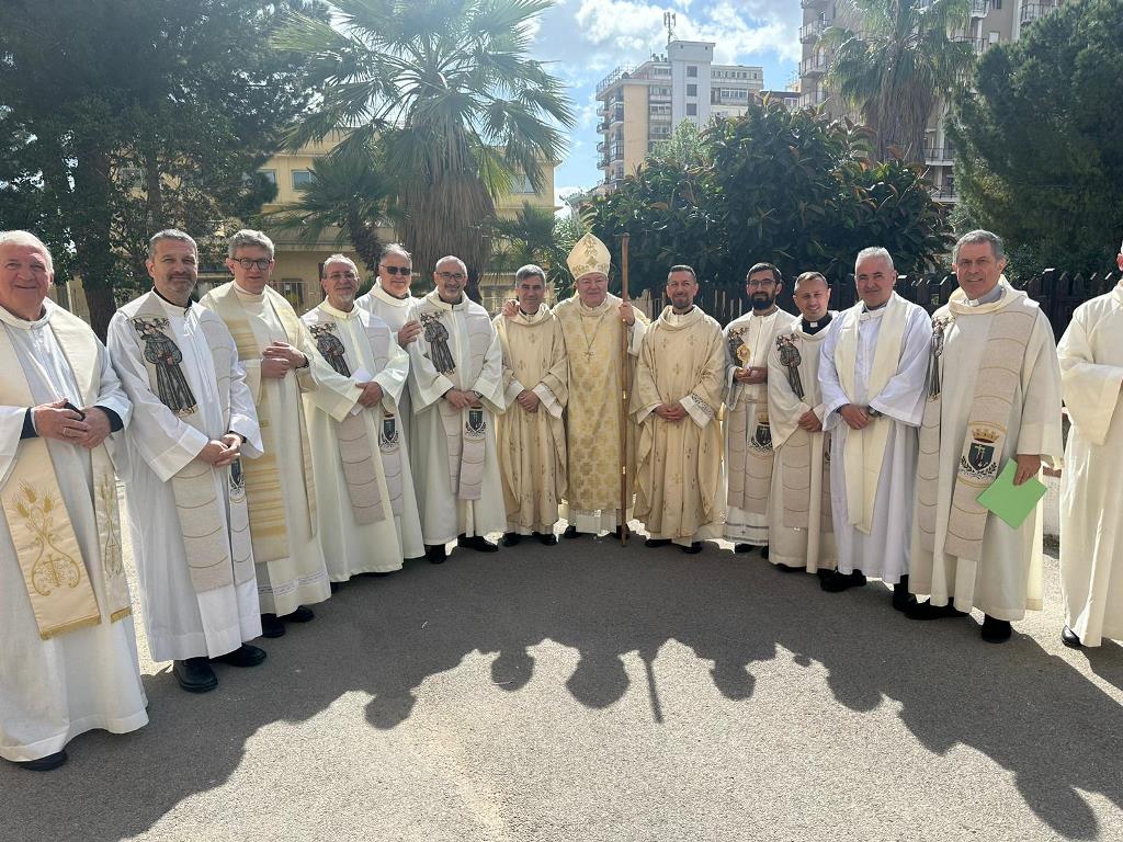 Ordinario consacra l’altare della Chiesa dei Lancieri di Aosta 19