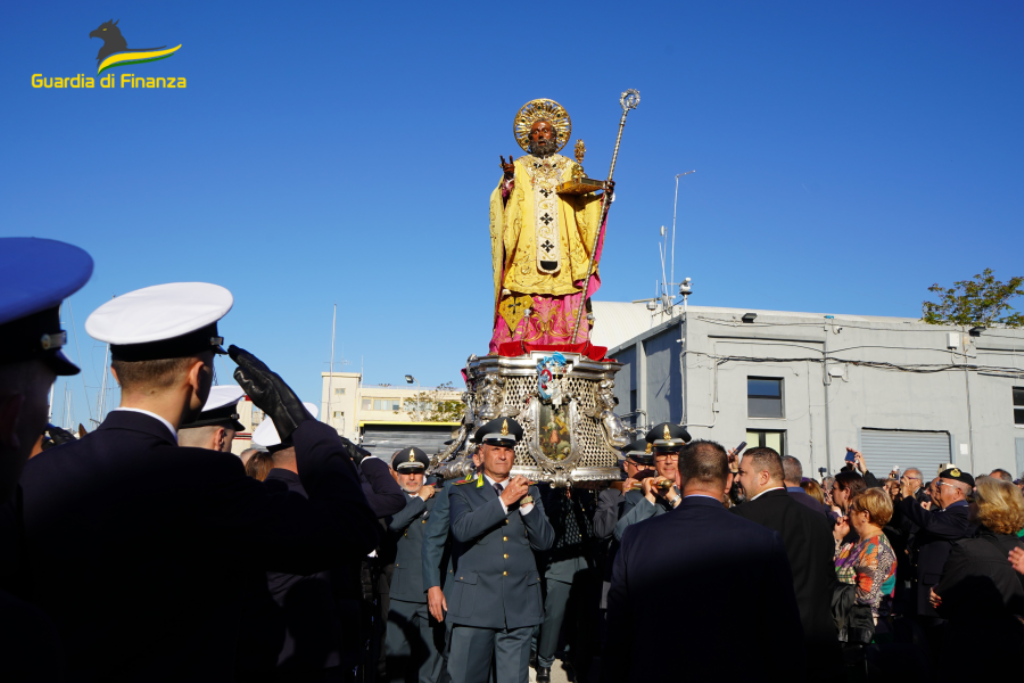 San Nicola tra le fiamme gialle pugliesi 2