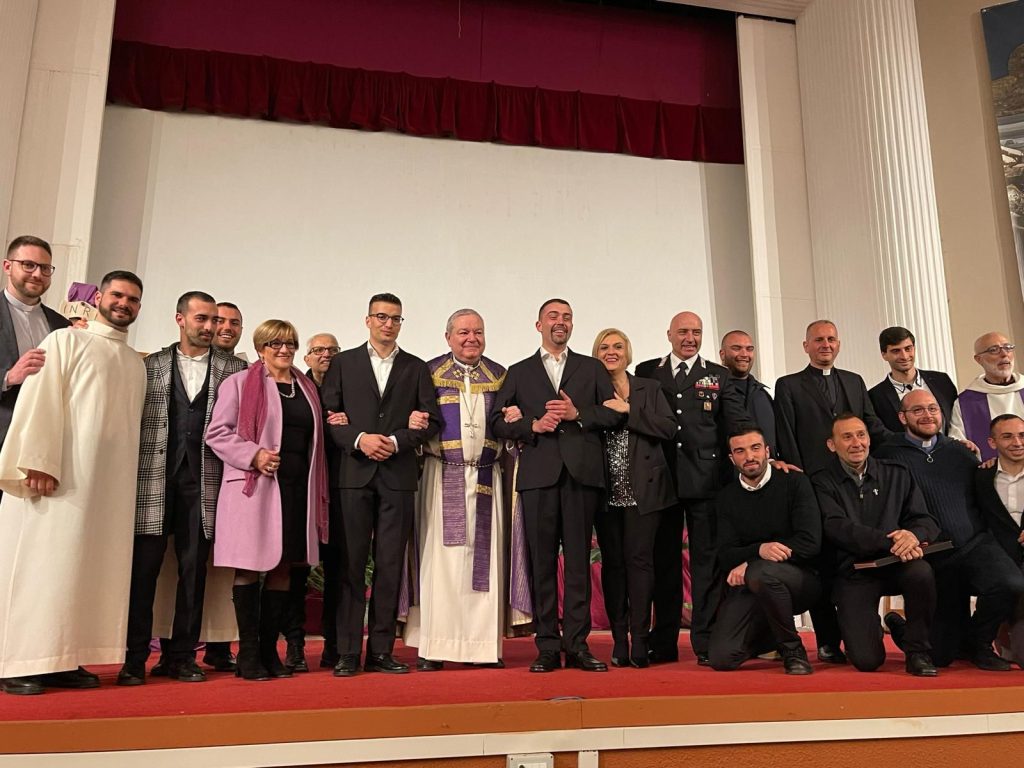 Scuola di preghiera con ammissione agli Ordini Sacri 7