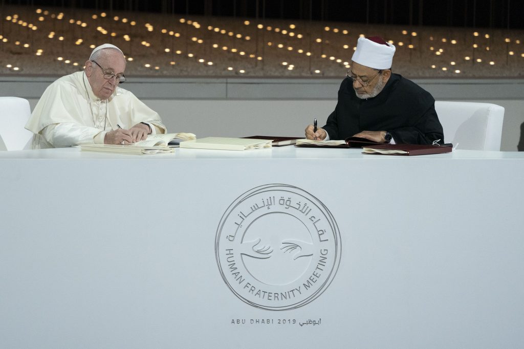 20190204HMHM201641 ABU DHABI, UNITED ARAB EMIRATES - February 4, 2019: Day two of the UAE papal visit - His Holiness Pope Francis, Head of the Catholic Church (L) and His Eminence Dr Ahmad Al Tayyeb, Grand Imam of the Al Azhar Al Sharif (R), sign the 'Human Fraternity Document during the Human Fraternity Meeting, at The Founders Memorial