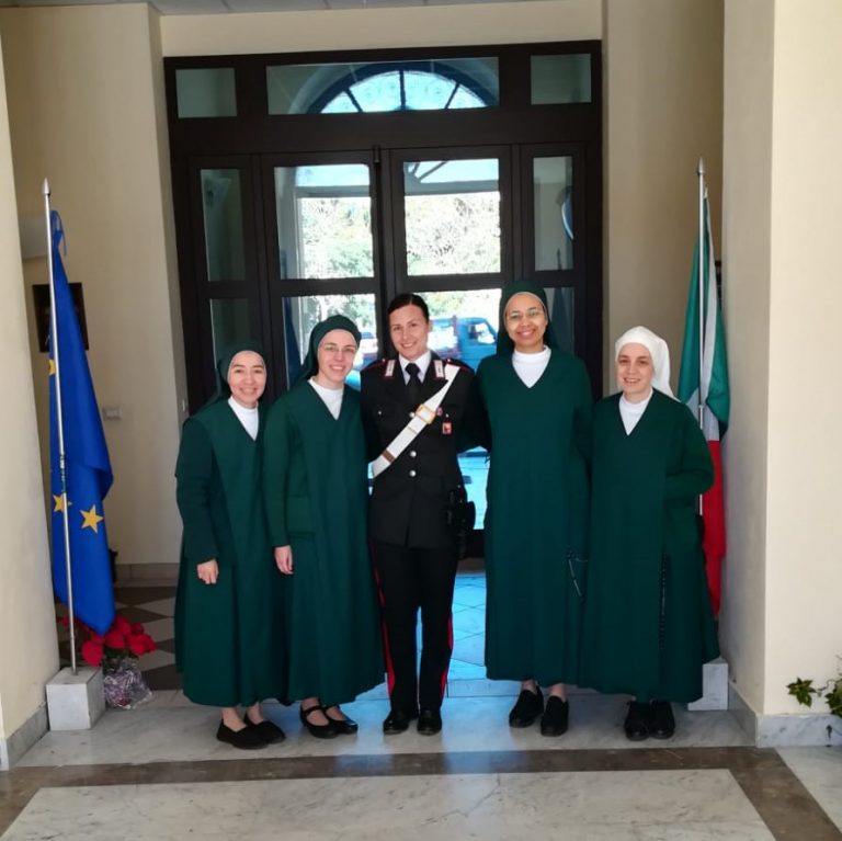 foro carabiniera suora