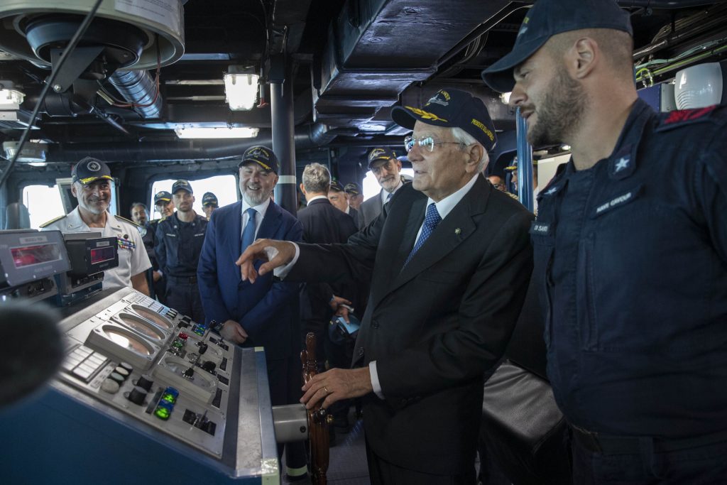 foto Nave Cavour Mattarella