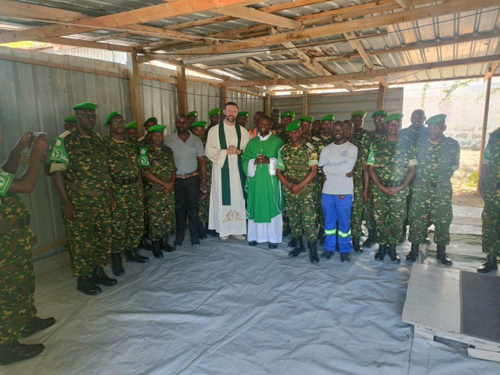 tenda-cappella per i militari a Mogadiscio 11