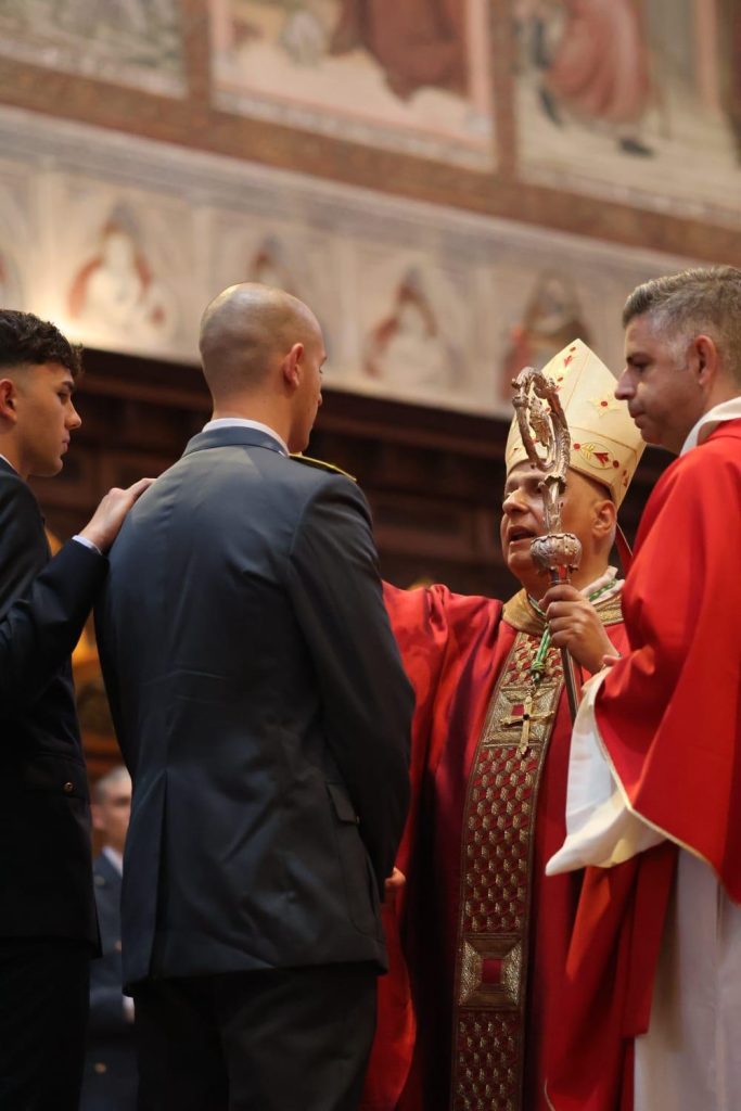 Quarantanove baschi verdi cresimati nel Duomo Di Orvieto 4