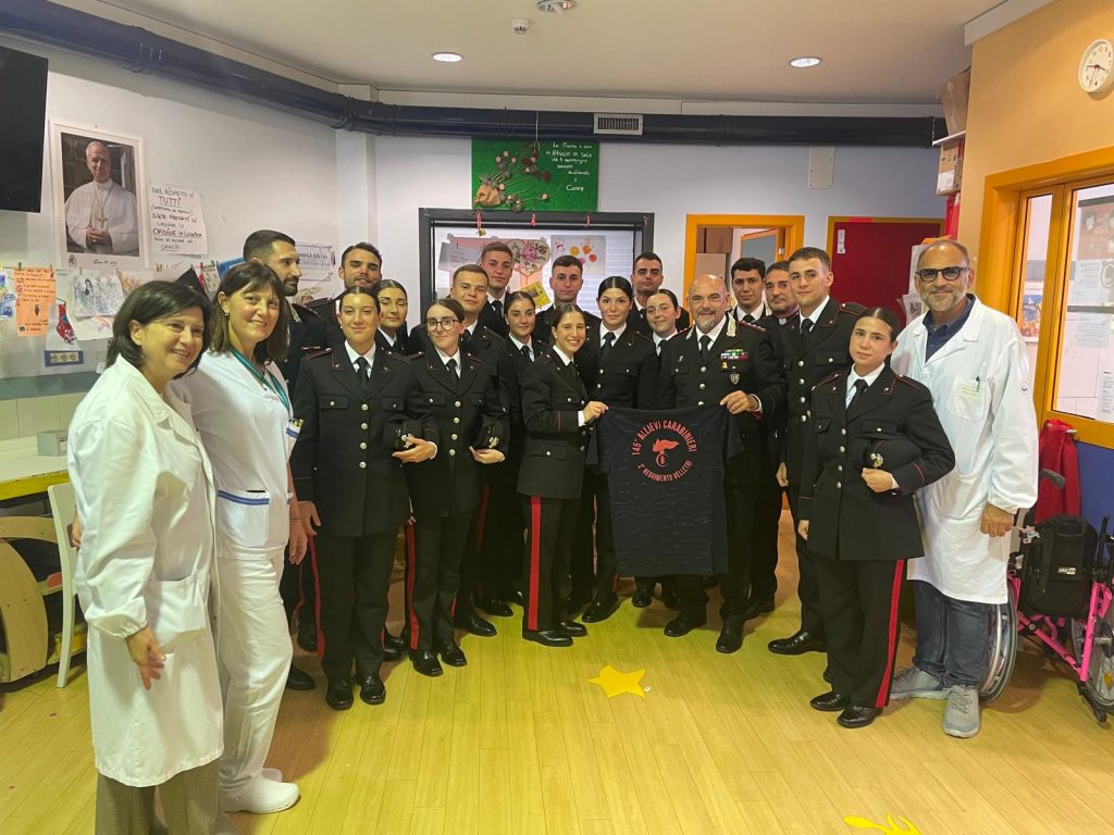 allievi carabinieri in visita al Bambino Gesù 1